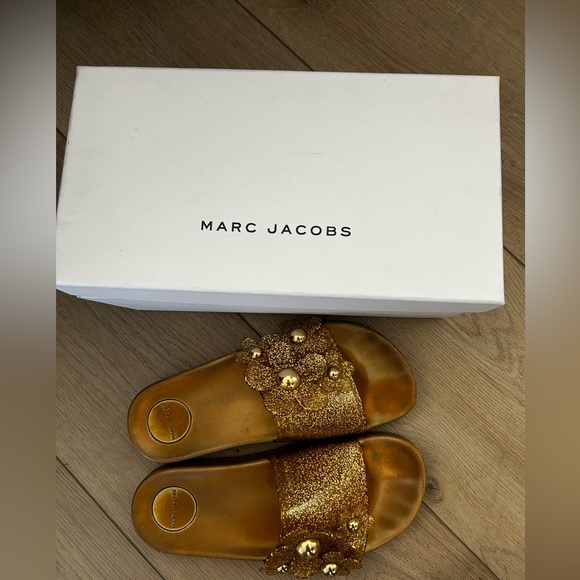 Marc Jacobs Gold Daisy Slides - 9 - Picture 3 of 8